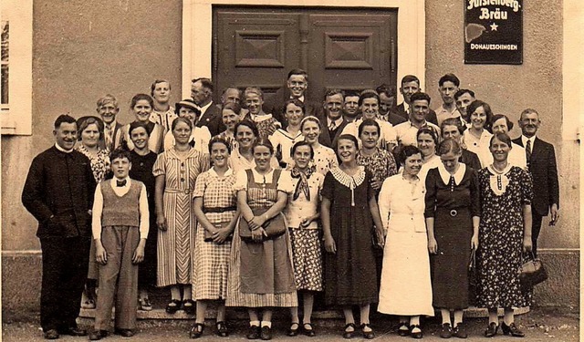Der Riegeler Kirchenchor mit Pfarrer Josef Blum (ganz links) im Jahr 1937  | Foto: Privat