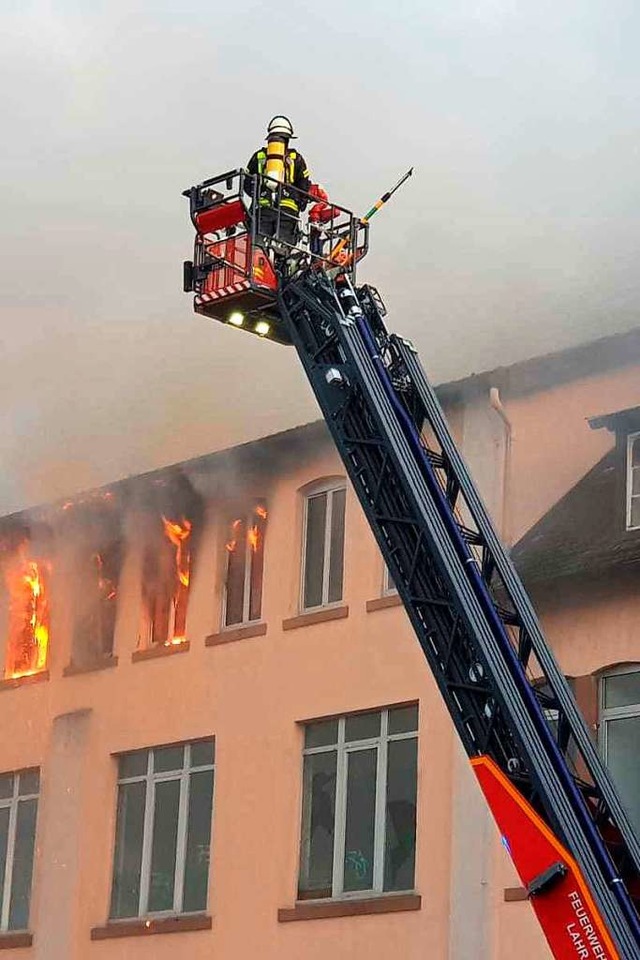 Die Feuerwehr im Einsatz  | Foto: Wolfgang Knstle
