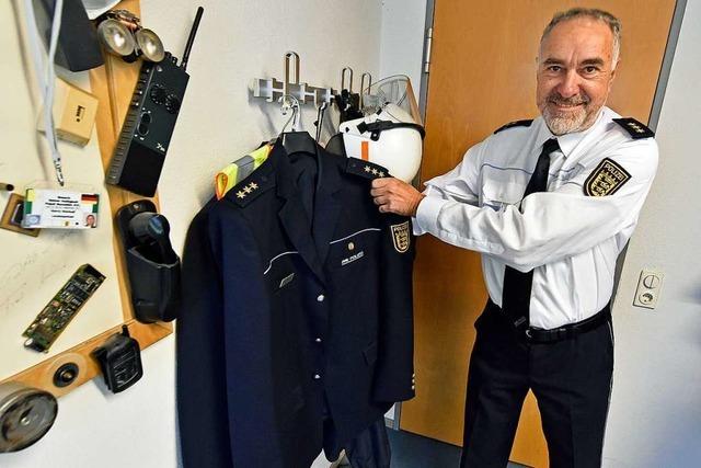 Der Chef des Polizeireviers Freiburg-Nord verabschiedet sich