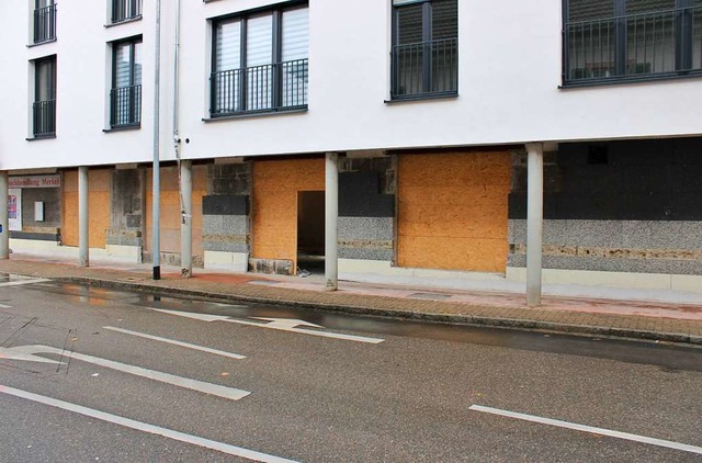 Die Fassade ist noch nicht vollstndig...ur  Fenster und Tren eingebaut werden  | Foto: Rolf Reimann