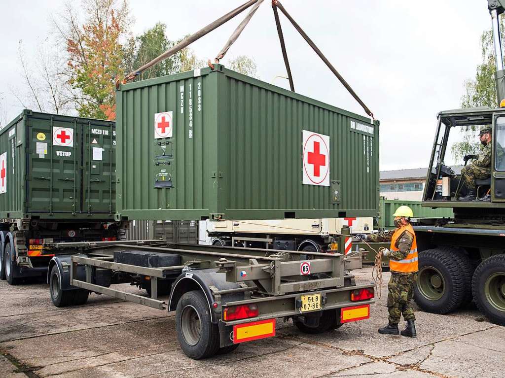 Die tschechische Armee verldt ein Feldkrankenhaus.