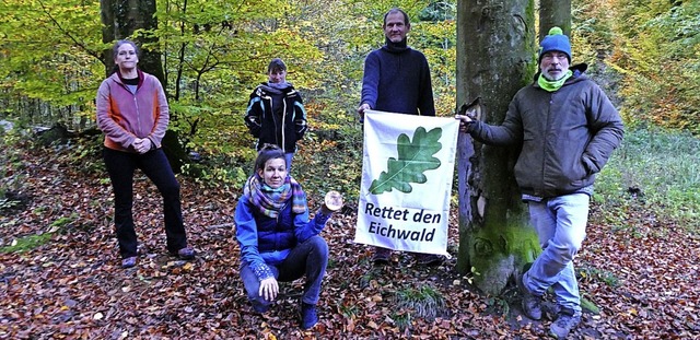 Wollten ein Zeichen setzen: Mitglieder der BI &#8222;Rettet den Eichwald&#8220;  | Foto: Susanne Ehmann