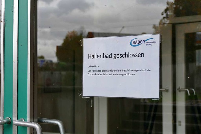 Das Rheinfelder Hallenbad ist aktuell wegen der Corona-Pandemie geschlossen.  | Foto: Verena Pichler