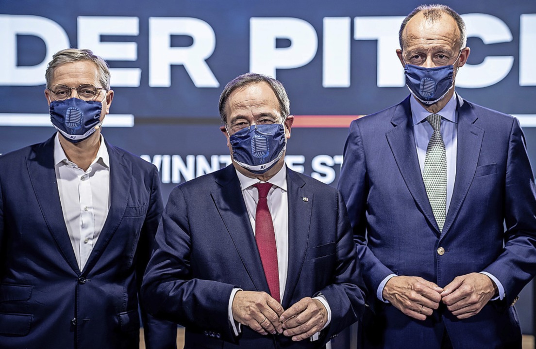 Haben sich nun doch geeinigt: die CDU-...zkandidaten Röttgen, Laschet und Merz.  | Foto: Michael Kappeler (dpa)