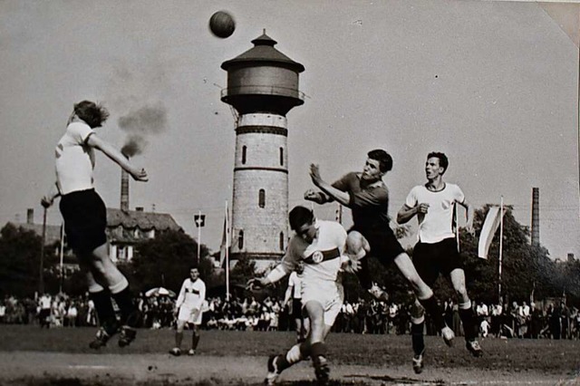 Pfingstjugendturnier des VfR: Mainz 05...Jahre in Rheinfelden gegeneinander an.  | Foto: Erwin Wehinger