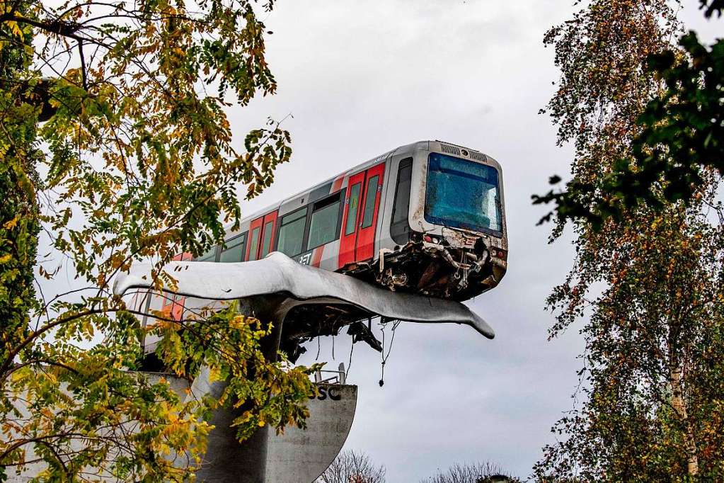 Kunstwerk bewahrt UBahn vor dem Absturz Panorama