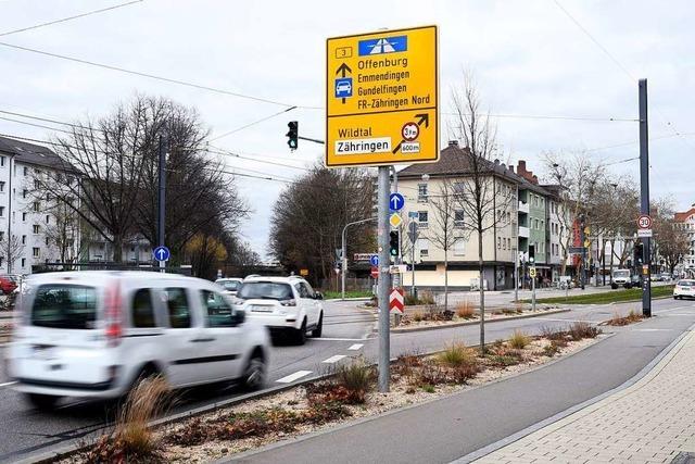 Betrunkener Autofahrer rammt in Freiburg-Zähringen Pkw – drei Verletzte