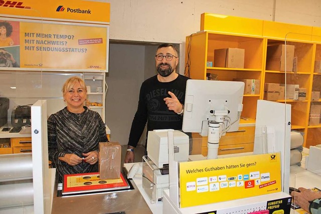 Margarete Christ und Maurizio Longitano freuen sich auf Kunden.  | Foto: Rolf Reimann