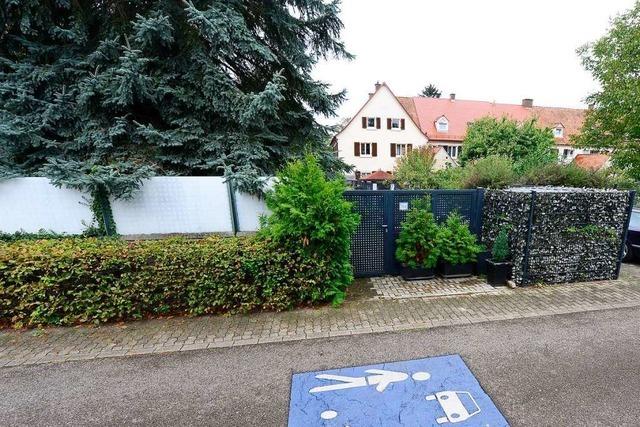 Tor und Zaun in der Gartenstadt in Freiburg-Haslach mssen wieder weichen