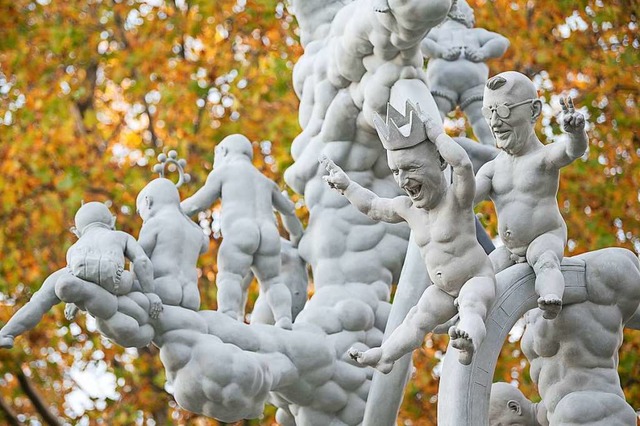 Peter Lenks Stuttgart-21-Skulptur vor dem Stuttgarter Stadtpalais  | Foto: Sebastian Gollnow (dpa)