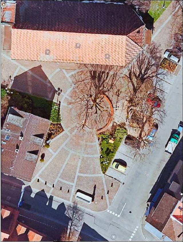 Die Aufnahme zeigt den Weiler Lindenpl... Museum und oben die Altweiler Kirche.  | Foto: Stadtverwaltung Weil am Rhein