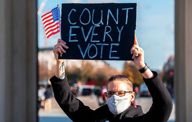 In vielen US-Bundesstaaten wurden am Mittwoch noch Stimmen ausgezhlt.  | Foto: JOHN MACDOUGALL (AFP)