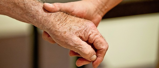 Fr Pflegeheimbewohner ist der Kontakt zu ihren Angehrigen besonders wichtig.   | Foto: Daniel Karmann