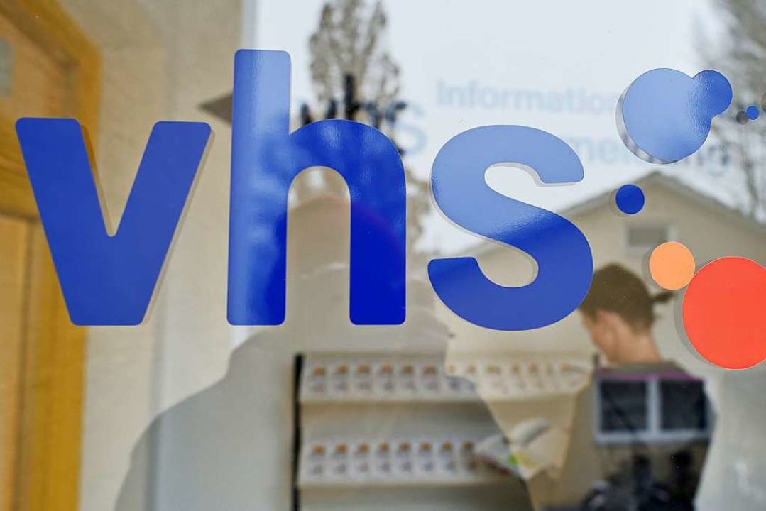 Das VHS-Logo (Symbolbild)  | Foto: Angelika Warmuth (dpa)