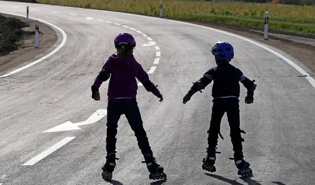 Noch ist die Umgehungsstrae bei Staufen mit Inlinern befahrbar.  | Foto: Hans-Peter Mller