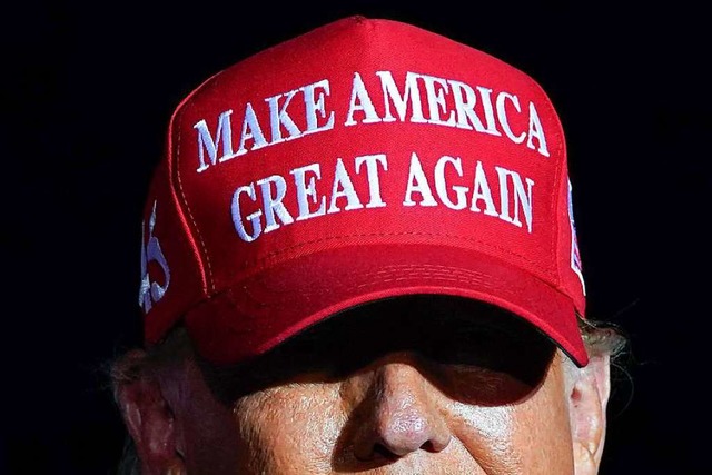 Make America Great Again: Mit diesem S...mal Whlerinnen und Whler aktivieren.  | Foto: Evan Vucci (dpa)