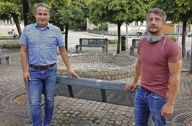 Vorsitzender Dirk Harscher (links) und Wassermeister Steffen Wei  | Foto: Gerald Nill