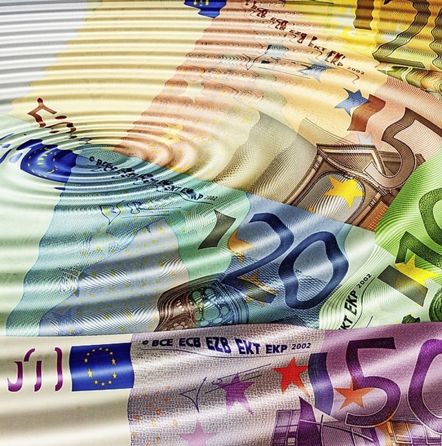 Die Gemeinde bekommt Geld, muss aber auch wieder welches abgeben.  | Foto: M. Schuppich (stock.adobe.com)