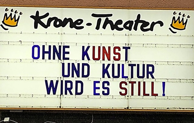 Die Kinotafel des Krone-Theaters in Neustadt  | Foto: Tanja Bury