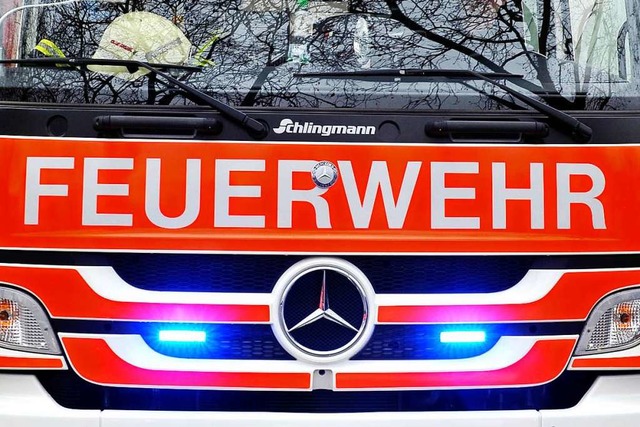 14 Feuerwehrfahrzeuge rckten nach Angaben der Feuerwehr an.  | Foto: Thomas Kunz