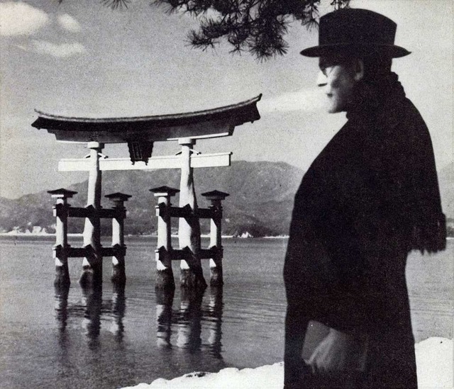 Pater Georg Schurhammer am Itsukushima-Schrein auf der Insel Miyajima in Japan  | Foto: Arbeitskreis Glottertler Ortsgeschichte