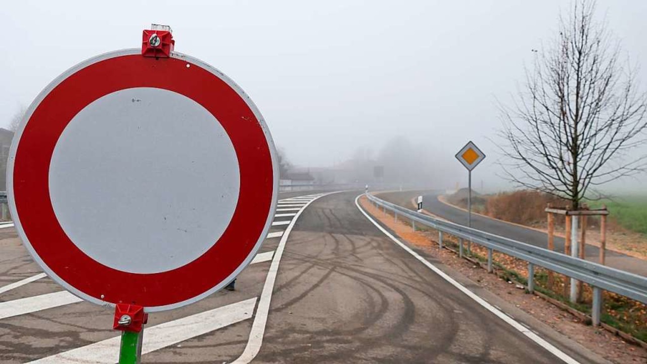 Noch ist am Ortseingang Nhe Gaisgraben gesperrt...  | Foto: Hans-Peter Mller