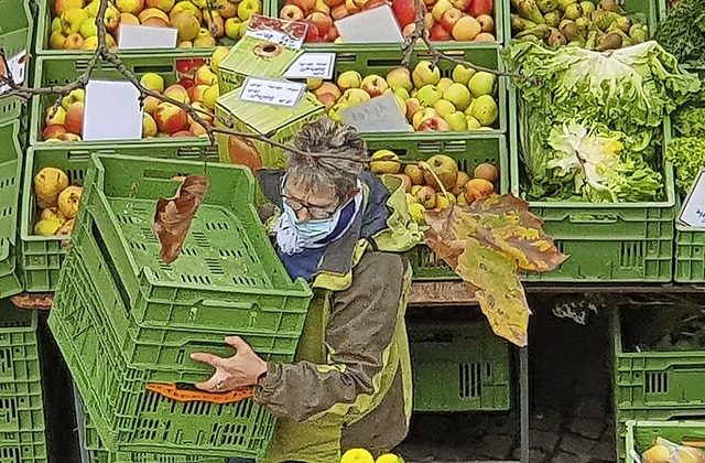 Der Wochenmarkt ist fr die Landwirte ...und doch genieen sie die Atmosphre.   | Foto: Maja Tolsdorf