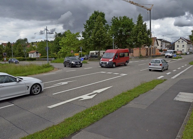 Schnelles Fahren soll in Binzen schon ...rae und einem Kreisel am Ortseingang.  | Foto: Ulrich Senf