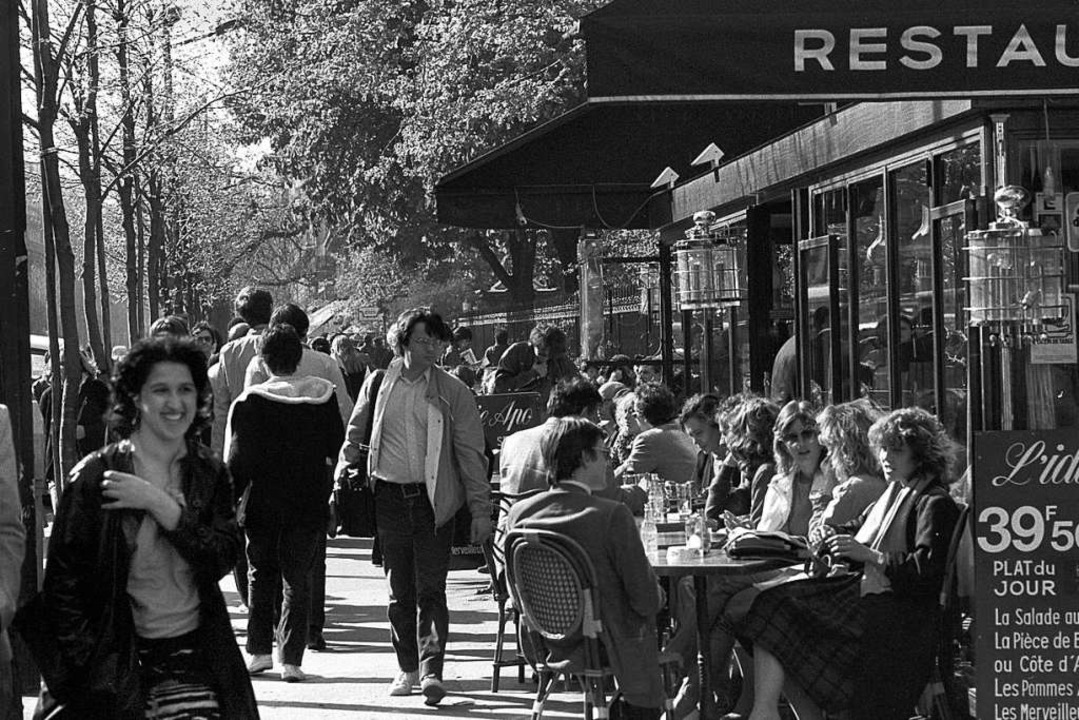 Die Fotografie &#8222;Boulevard St. Ge...#8222;Paris zu Fuß&#8220; aus der DDR.  | Foto: Roger Melis