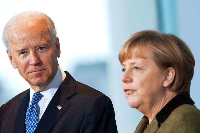 Bundeskanzlerin Angela Merkel und der ...izeprsident Joe Biden 2013 in Berlin.  | Foto: Maurizio Gambarini (dpa)