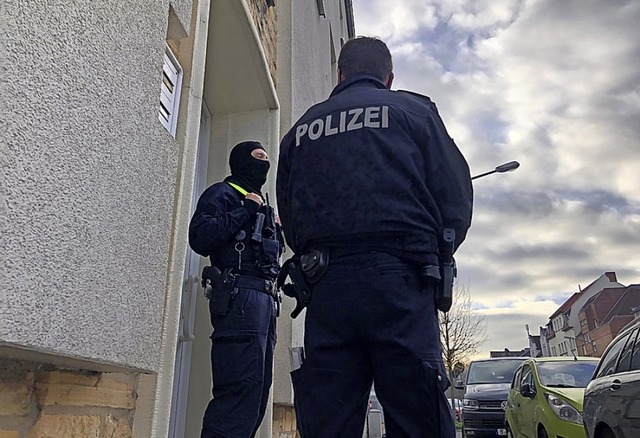 Nach dem islamistischen Anschlag in Wi...uch in Deutschland Hausdurchsuchungen.  | Foto: Festim Beqiri (dpa)
