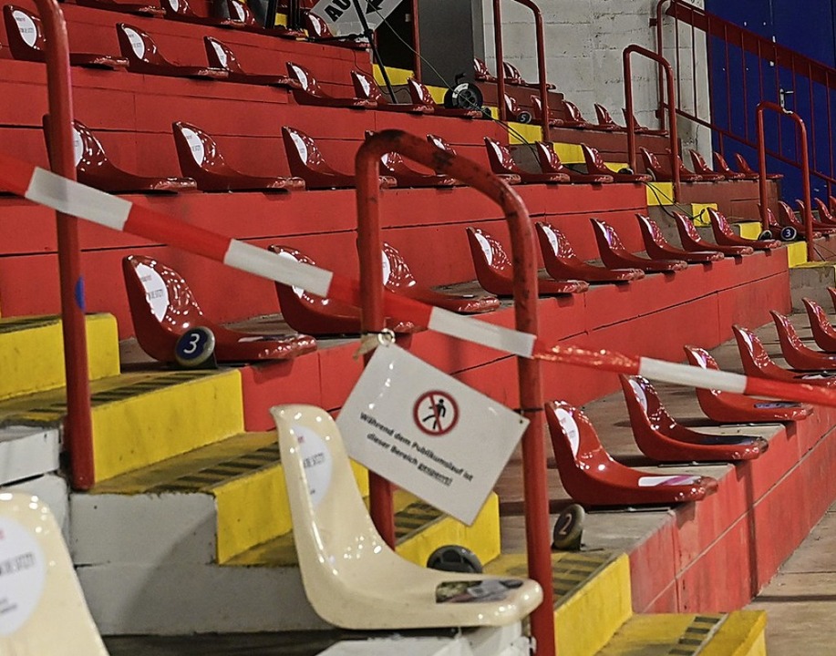 Lauter leere Sitze in der Echte-Helden-Arena  | Foto: Achim Keller
