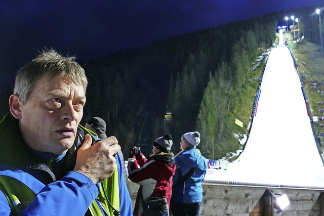 Ein Macher, mit jeder Faser verrckt n...eim Skisprungweltcup im Januar 2020.    | Foto: Johannes Bachmann