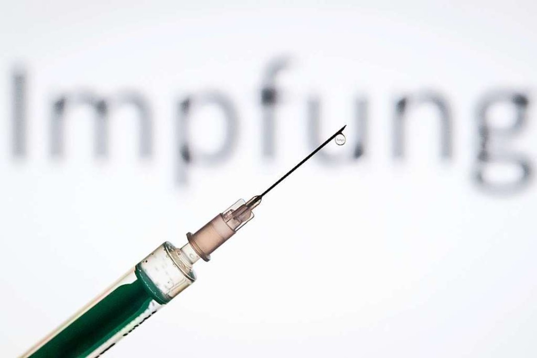 Anfang 2021 könnten die Impfungen gegen Covid-19 beginnen.  | Foto: Friso Gentsch (dpa)