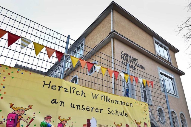 Seit 1963 ist die Schule in Betzenhaus...riftsteller Gerhart Hauptmann benannt.  | Foto: Michael Bamberger