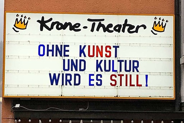 Die Kinotafel des Krone-Theaters in Neustadt  | Foto: Tanja Bury