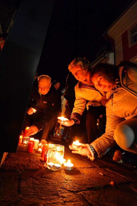 In  vergangenen Jahren erinnerten viele Kerzen an die Pogromnacht.  | Foto: Barbara Ruda