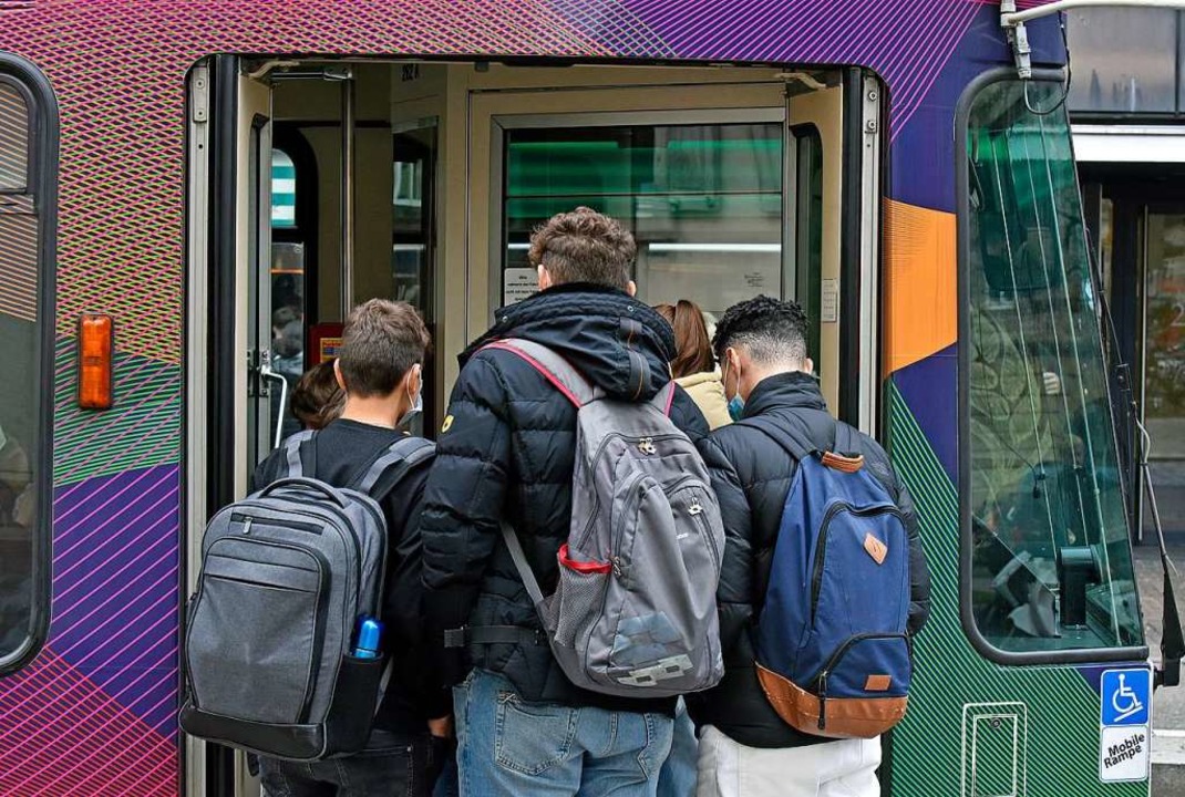 Wenn Schler morgens auf dem Schulweg ... der Straenbahn auch mal gedrngelt.   | Foto: Michael Bamberger