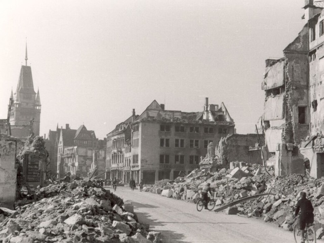 Kaiser-Joseph-Strae, Blick nach Sden zum Martinstor, 1945  | Foto: Stadtarchiv Freiburg