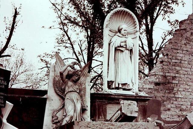 In der Freiburger Bombennacht fielen auf den Friedhof Bomben