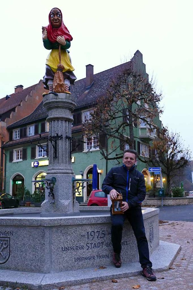 Narrenvater Sven Seidel von den Lffin...nbrunnen das Fasnetmotto 2021 bekannt.  | Foto: Martin Wunderle