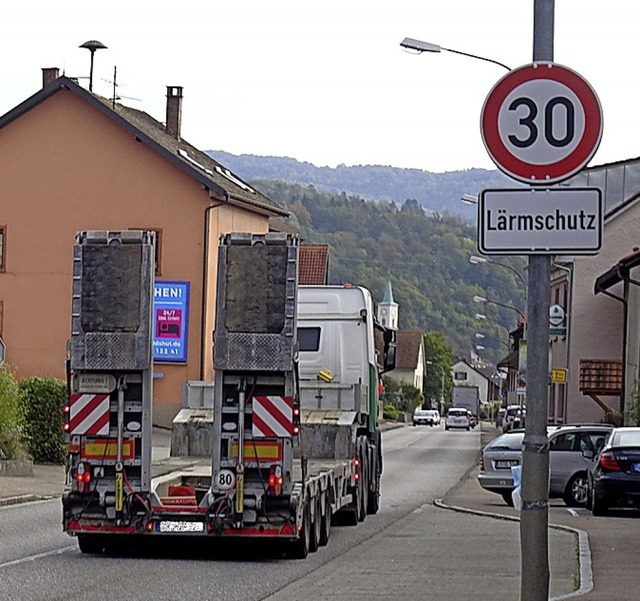 Lrmschutz: In Schwrstadt gilt  auf der B34 inzwischen Tempo 30  | Foto: Helmut Kohler