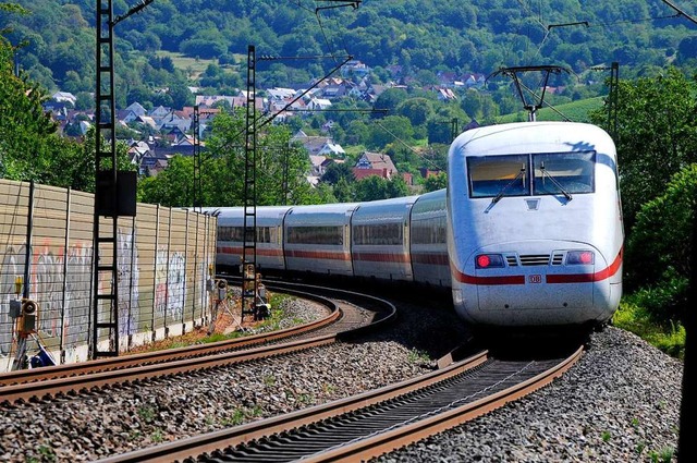 Nicht mehr um die Kurve, sondern gerad...nel sollen die Zge in Zukunft fahren.  | Foto: Siegfried Gollrad