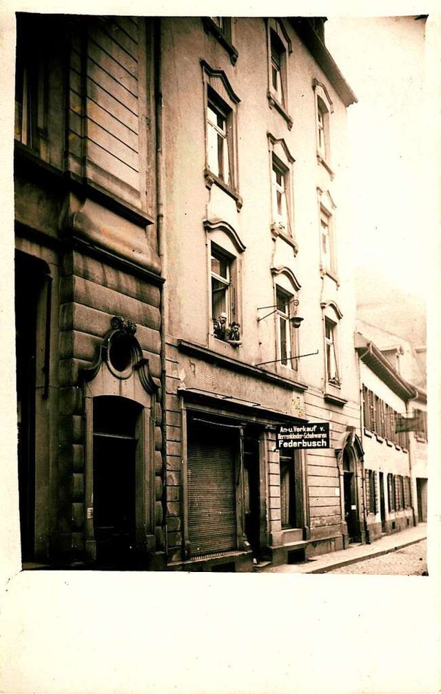 Die historische Aufnahme zeigt die Huserfront vor der Bombennacht.  | Foto: Archiv