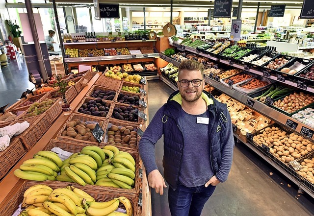 Marktleiter Philipp Glatt im Vita-Biomarkt   | Foto: Thomas Kunz