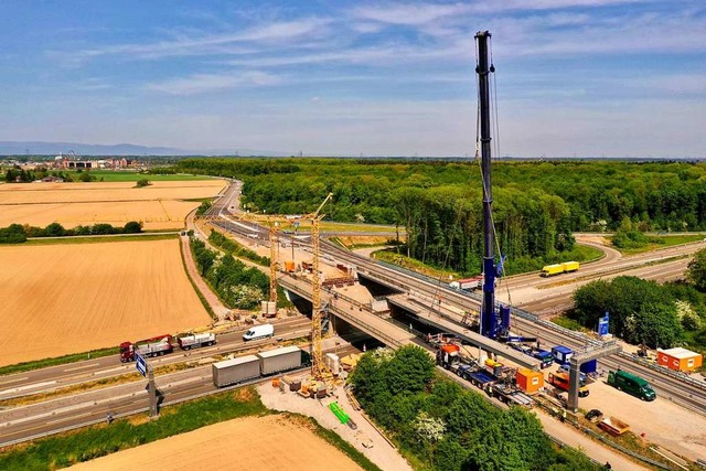 Ein Bild von den Bauarbeiten an der neuen Sdbrcke  | Foto: Michael Thoma