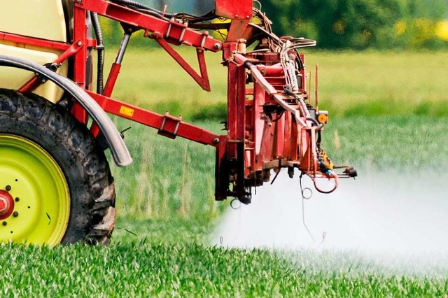 Pestizideinsatz auf einem Feld  | Foto: Patrick Pleul