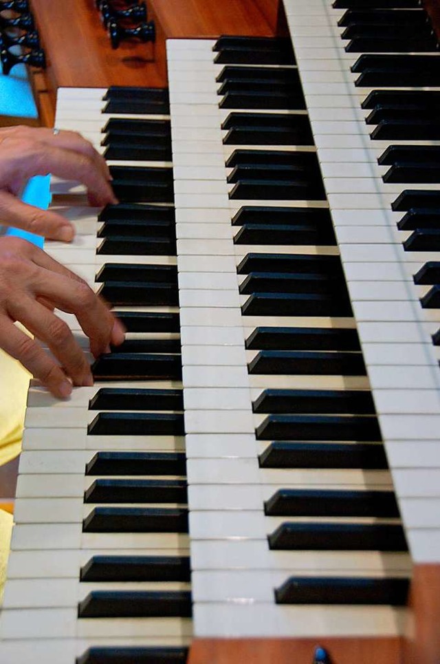 Groe Orgeln haben mehrere Manuale &#8...eses Instruments eine Herausforderung.  | Foto: Kathrin Blum