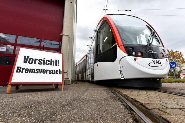 Freiburgs neue Urbos-Straenbahnen rollen jetzt an