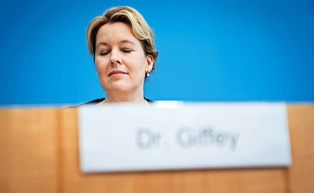 Franziska Giffey (SPD), Bundesminister...tet auf das Fhren ihres Doktortitels.  | Foto: Kay Nietfeld (dpa)